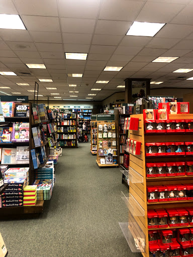 Book Store «Barnes & Noble», reviews and photos, 3216 W Lake St, Minneapolis, MN 55416, USA