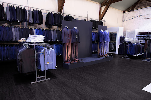 Magasin de vêtements pour hommes Magasin de costumes pour Homme - 2a5 Club - L'entrepôt du Costume Champigny-sur-Marne