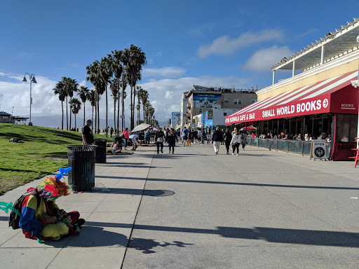 Book Store «Small World Books», reviews and photos, 1407 Ocean Front Walk, Venice, CA 90291, USA