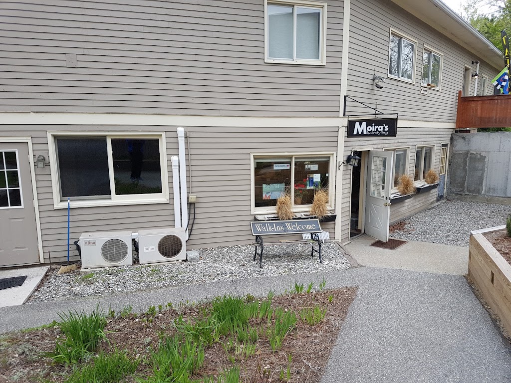 Moira's Hairstyling 05672