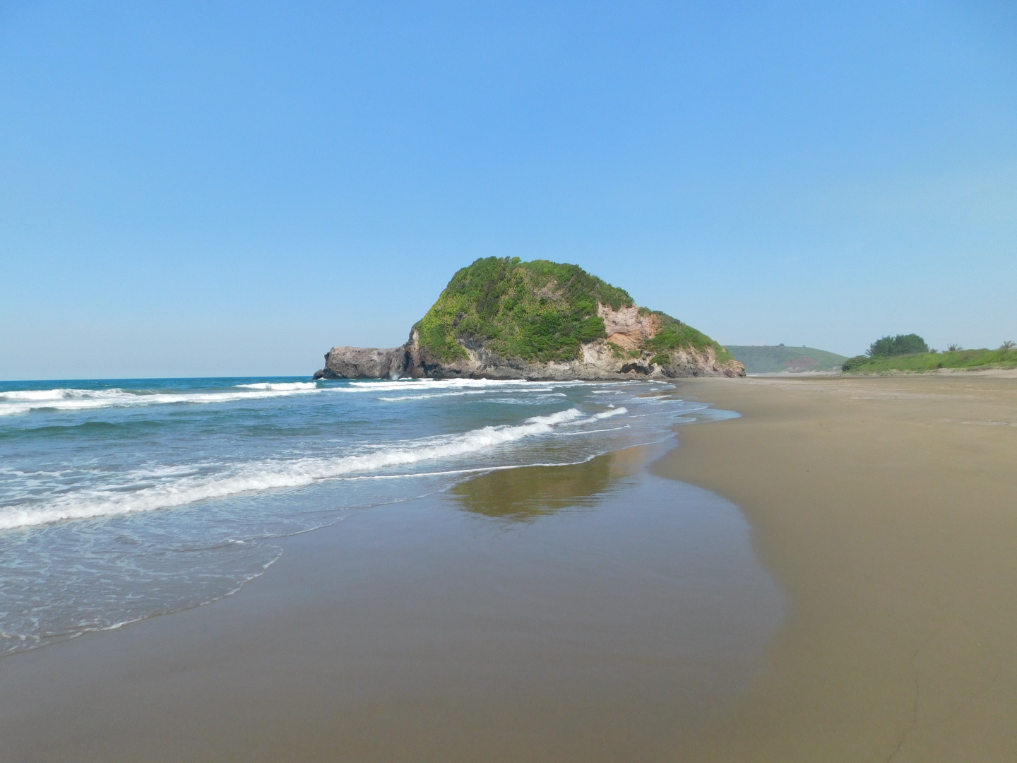 Φωτογραφία του Pena Hermosa με φωτεινή άμμος επιφάνεια