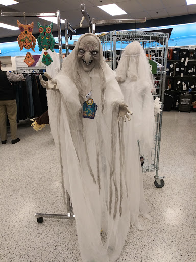 Clothing Store «Ross Dress for Less», reviews and photos, 3255 SW Cedar Hills Blvd, Beaverton, OR 97005, USA