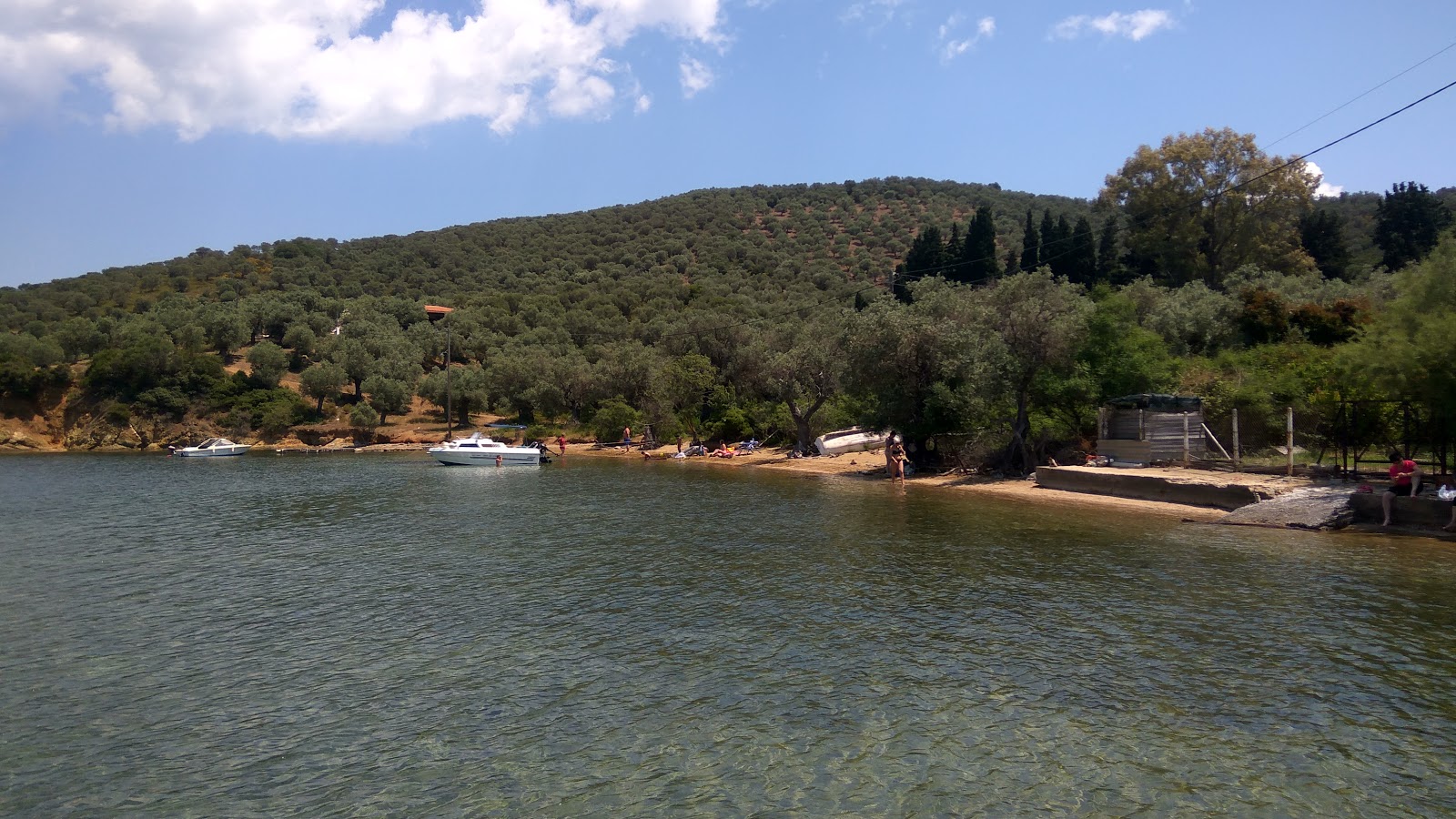 Foto di Agios Georgios Trikeri con baia piccola