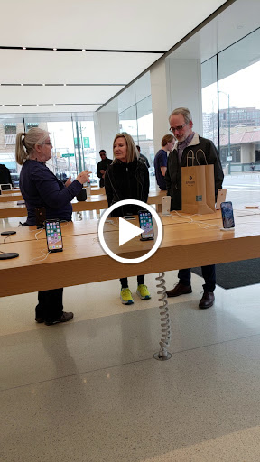 Computer Store «Apple Country Club Plaza», reviews and photos, 227 Nichols Rd, Kansas City, MO 64112, USA