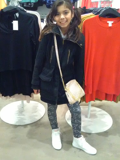 Shoe Store «Foot Locker», reviews and photos, 603 W 47th St, Kansas City, MO 64112, USA