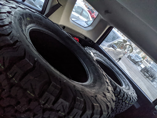 Tire Shop «Discount Tire Store - Woodbury, MN», reviews and photos, 570 Woodbury Dr, Woodbury, MN 55125, USA