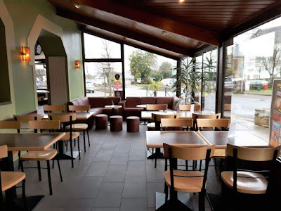 Bar de la place à Plumergat