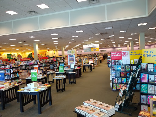 Book Store «Barnes & Noble», reviews and photos, 9605 Village Pl Blvd, Brighton, MI 48116, USA