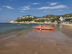 Zdjęcie Manaccora Beach otoczony górami