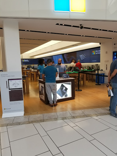 Computer Store «Microsoft Store - International Plaza», reviews and photos, 2223 N Westshore Blvd, Tampa, FL 33607, USA