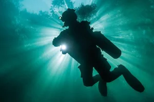 FROGMEN technical diving image