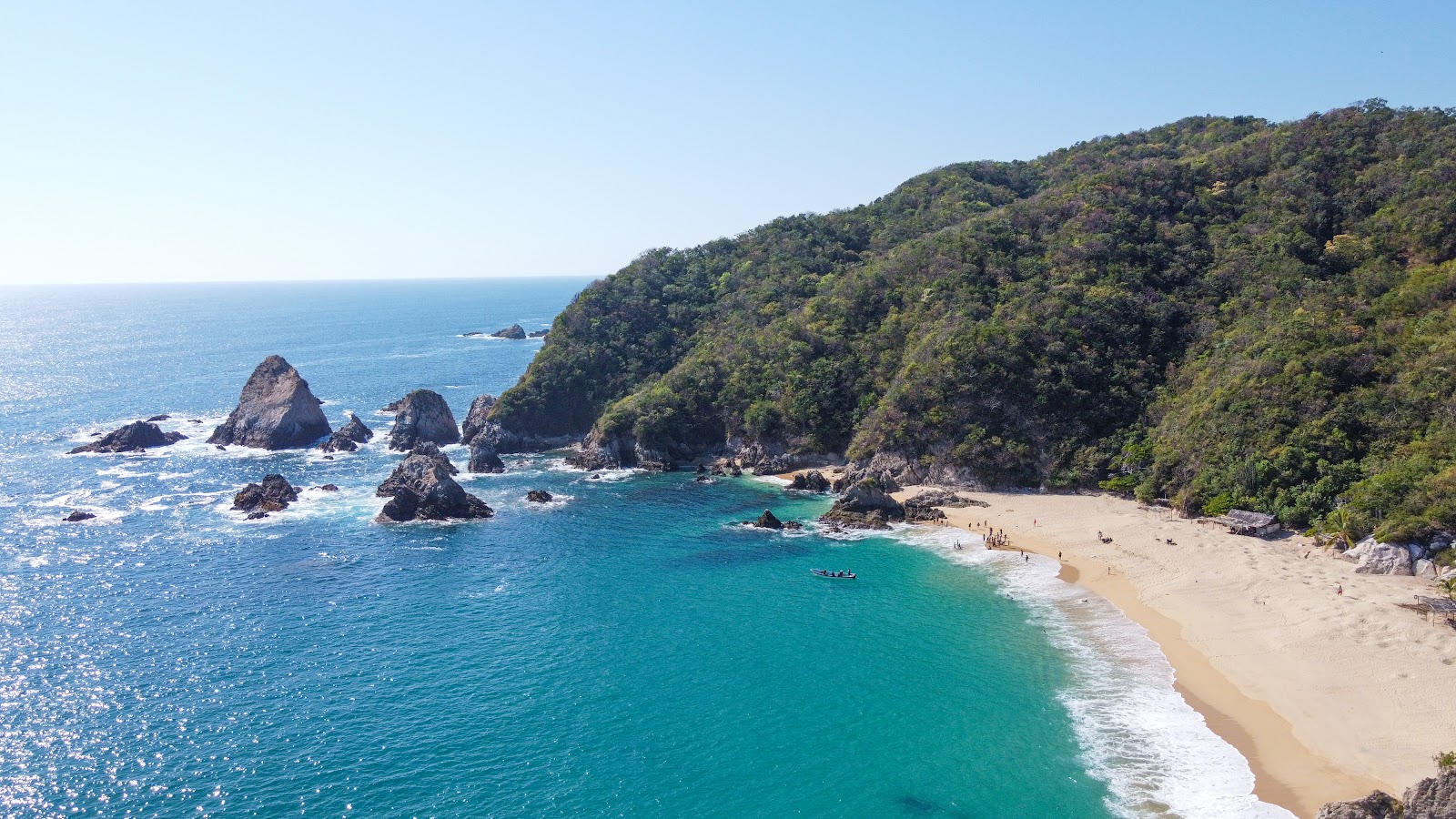 Foto di Playa Carisitos con baia piccola