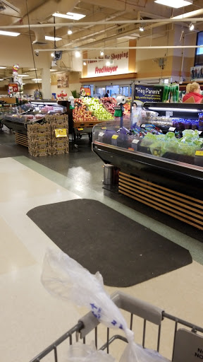 Grocery Store «Fred Meyer», reviews and photos, 18325 Aurora Ave N, Seattle, WA 98133, USA