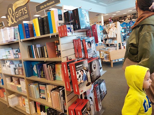 Barnes & Noble image