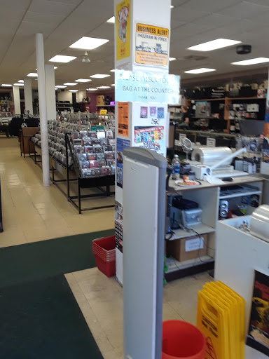 Used Musical Instrument Store «Record Head», reviews and photos, 7045 W Greenfield Ave, West Allis, WI 53214, USA