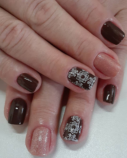 Logo da empresa - Dalva Manicure e Design de Sobrancelhas