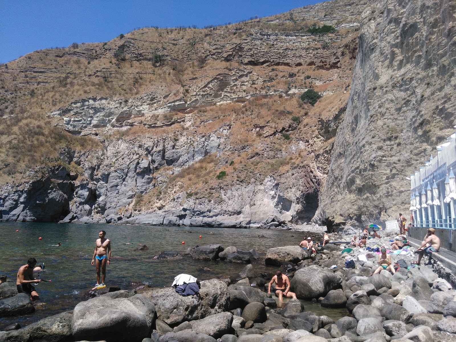 Foto de Baia di Sorgeto y el asentamiento