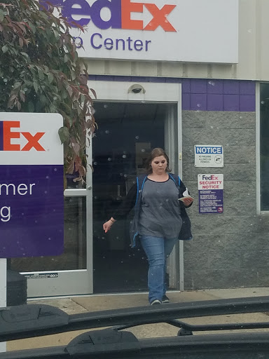 Shipping and Mailing Service «FedEx Ship Center», reviews and photos, 25 W Firestone Blvd, Akron, OH 44301, USA