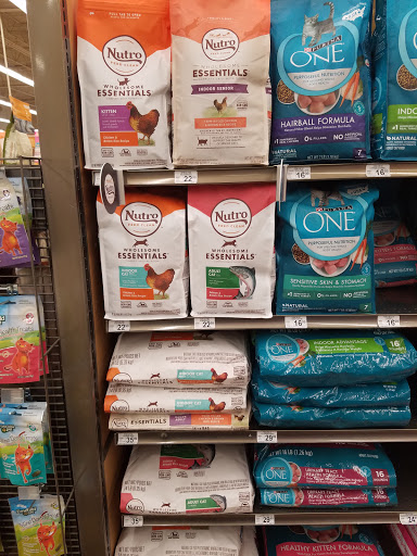 Pet Supply Store «Petco Animal Supplies», reviews and photos, 17200 Southcenter Pkwy #100, Tukwila, WA 98188, USA