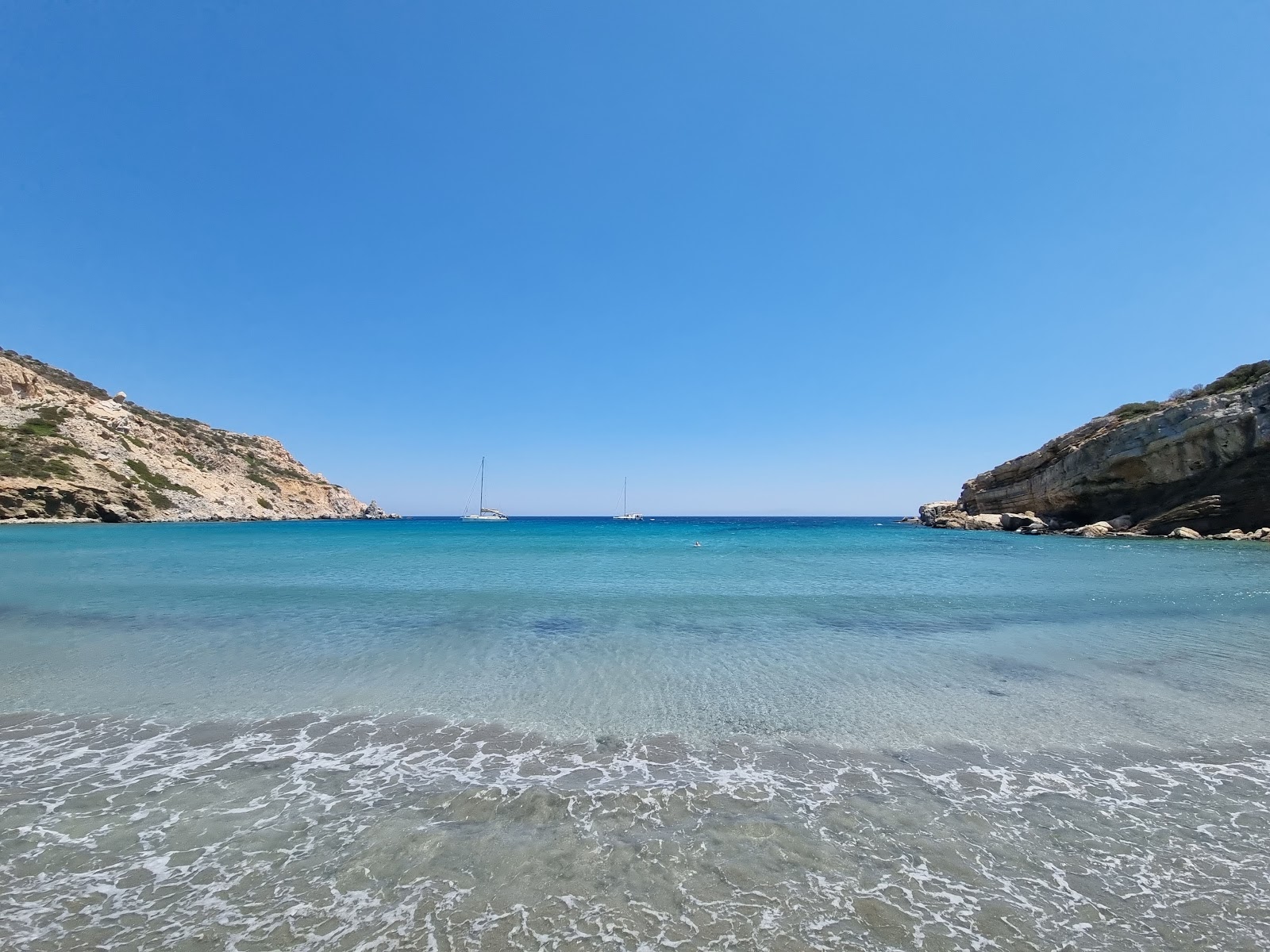 Foto de Meadow Beach con arena beige superficie