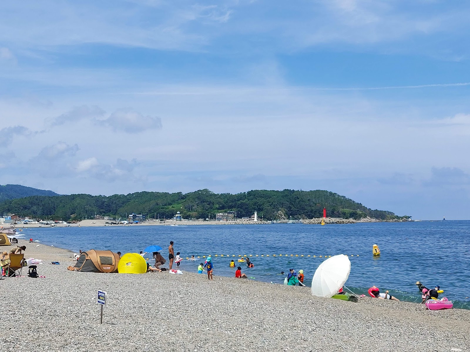 Najeong Beach的照片 带有宽敞的海岸