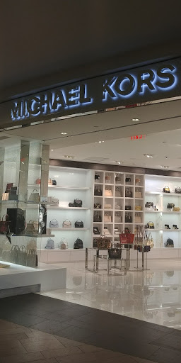 Shopping Mall «Bay Plaza Shopping Center», reviews and photos, 2100 Bartow Ave, Bronx, NY 10475, USA