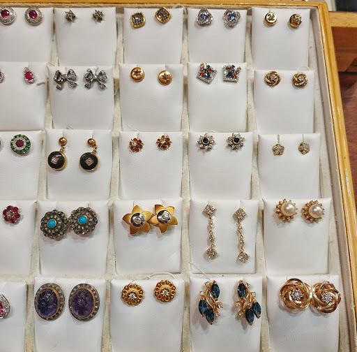 Stores to buy fashion jewelry Jerusalem
