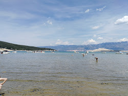 Podsilo beach'in fotoğrafı dağlarla çevrili
