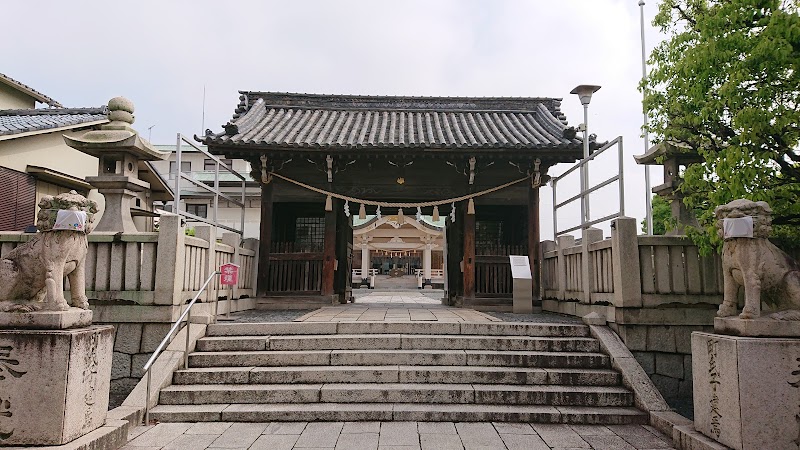岡山神社 随神門(市指定重要文化財)