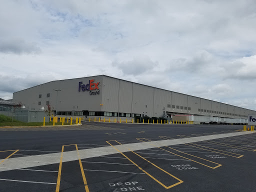 Mailing Service «FedEx Ground», reviews and photos, 6833 W 75th St, Chicago, IL 60638, USA