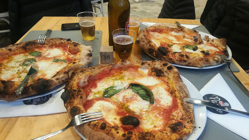 Pizzeria La Nuova Italia - Fratelli Barretta in Napoli, Città Metropolitana di Napoli