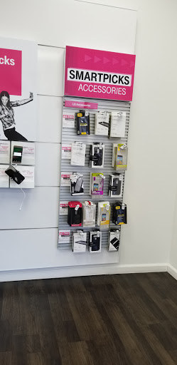 Cell Phone Store «T-Mobile», reviews and photos, 6142 Rose Hill Dr, Alexandria, VA 22310, USA