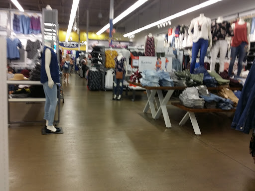 Clothing Store «Old Navy», reviews and photos, 7557 W Bell Rd, Peoria, AZ 85382, USA