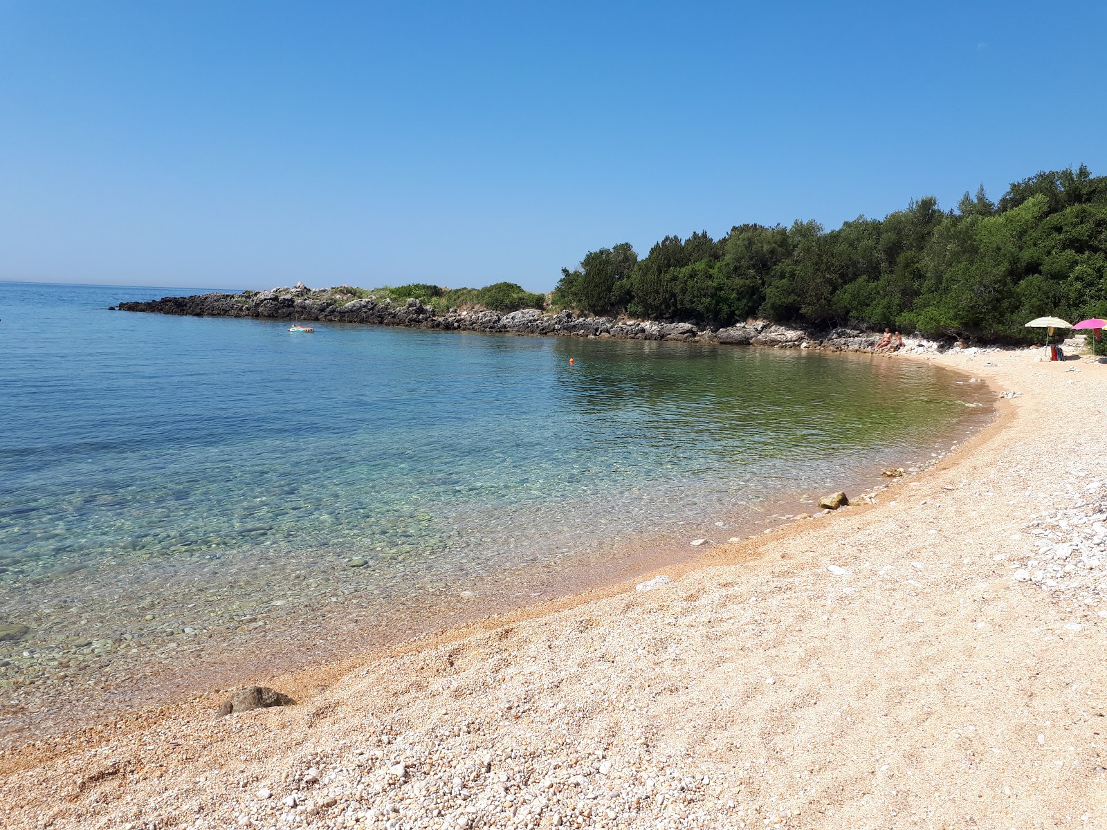 Foto van Kamini secret beach met turquoise puur water oppervlakte