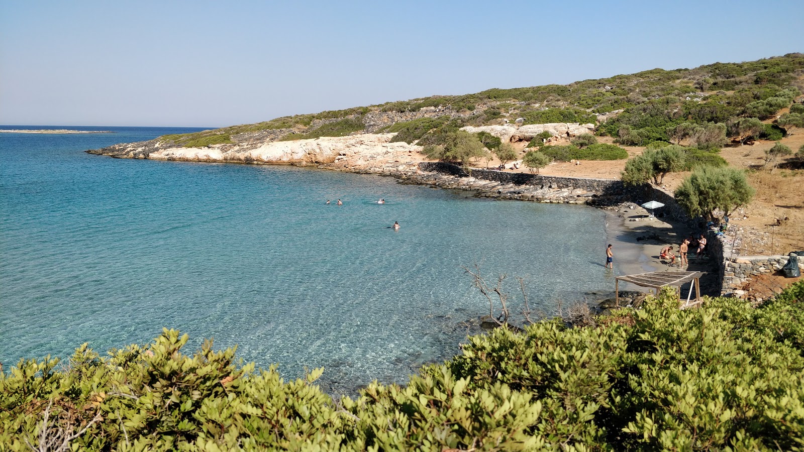 Φωτογραφία του Kolokytha υποστηρίζεται από βράχους