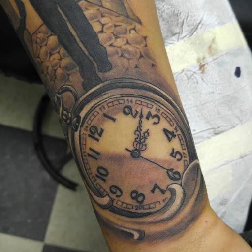 Tattoo Shop «Cali Soul Tattoo», reviews and photos, 4751 N Blackstone Ave, Fresno, CA 93726, USA