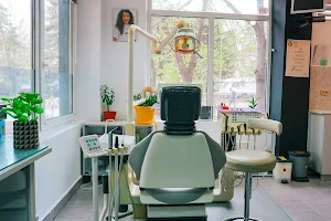 Smilehub Varna Dental Studio| Зъболекар Варна| д-р Йоанна Недялкова image