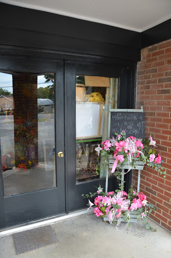Florist «Lively Florist Shop», reviews and photos, 610 Hatcher Ln, Columbia, TN 38401, USA