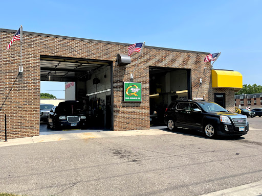 Walt's 10 Minute In Out Oil Change en Willmar