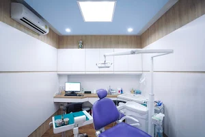 Friends dental clinic คลินิกทันตกรรมเฟรนด์ ทำฟัน จัดฟัน จัดฟันใส image