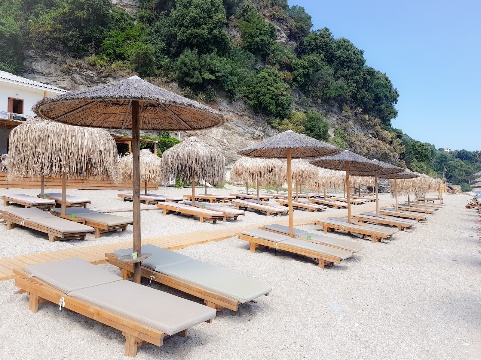 Foto van Agii Saranta beach gelegen in een natuurlijk gebied