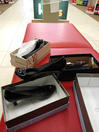Shoe Store «Famous Footwear», reviews and photos, 14929 Florence Trail, Apple Valley, MN 55124, USA