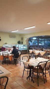 Atmosphère du Restaurant méditerranéen Restaurant Les Oliviers à Maureilhan - n°2