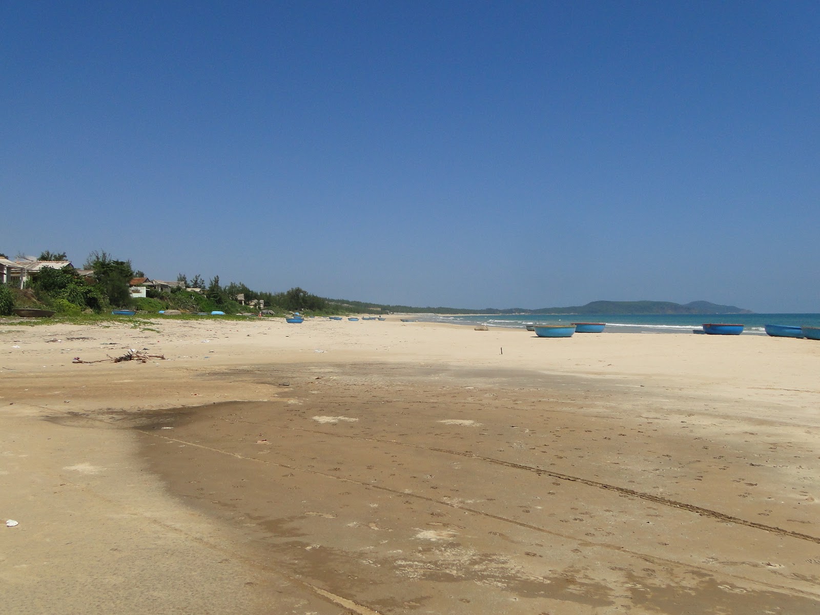 Tri Beach的照片 带有碧绿色纯水表面