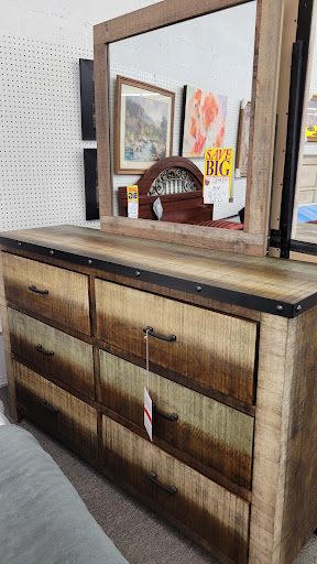 Flea Market «Streetsboro Flea Market - Furniture, Antiques, Collectibles», reviews and photos, 1513 Streetsboro Rd, Streetsboro, OH 44241, USA