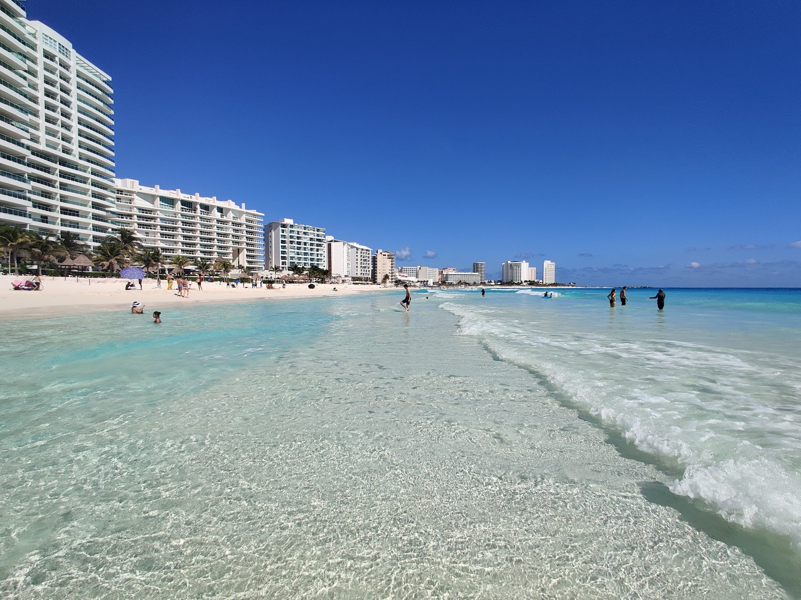 Fotografija Plaža Chacmool z svetel fin pesek površino