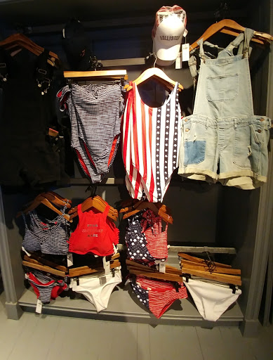 Clothing Store «Hollister Co.», reviews and photos, 301 Mt Hope Ave, Rockaway, NJ 07866, USA