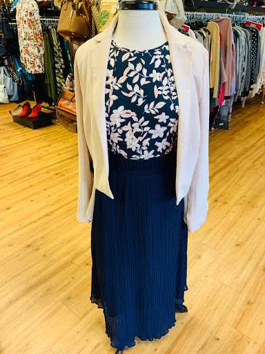 Used Clothing Store «Clothes Mentor», reviews and photos, 2701 N Mall Dr, Virginia Beach, VA 23452, USA