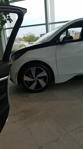 BMW Dealer «BMW of Milwaukee North», reviews and photos, 5990 N Green Bay Ave, Glendale, WI 53209, USA