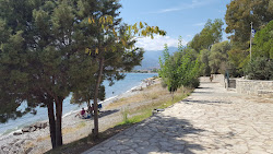 Zdjęcie Vrachakia beach położony w naturalnym obszarze